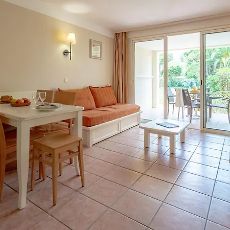 Pierre & Le Hameau De La Pinede