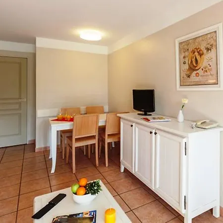 Apart Otel Pierre & Le Hameau De La Pinede 3*