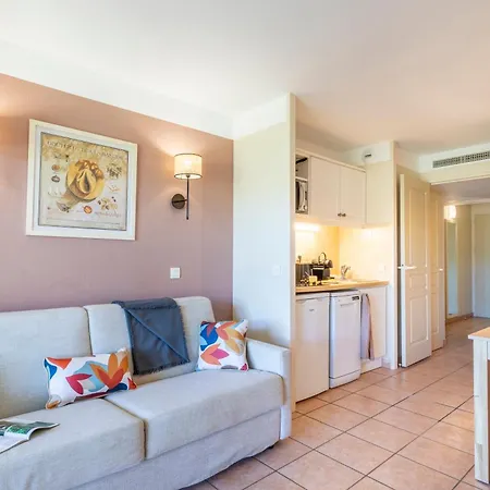 Lägenhetshotell Pierre & Le Hameau De La Pinede