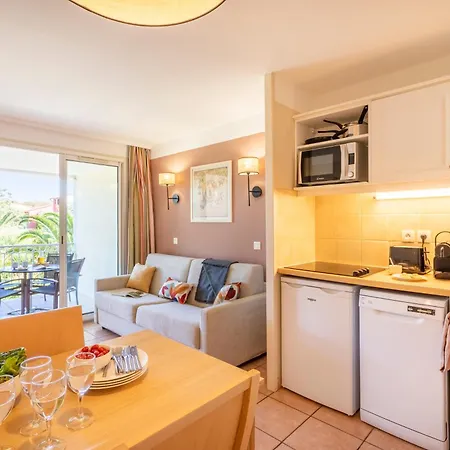 Apart Otel Pierre & Le Hameau De La Pinede 3*