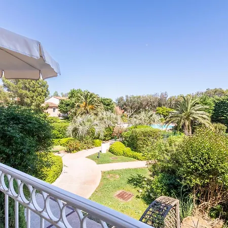 Lägenhetshotell Pierre & Le Hameau De La Pinede 3*