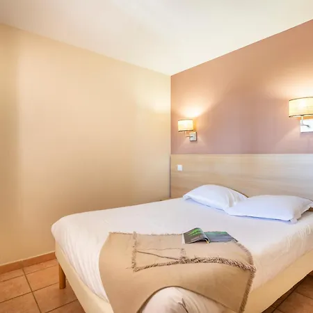 Pierre & Le Hameau De La Pinede 3* Hyères