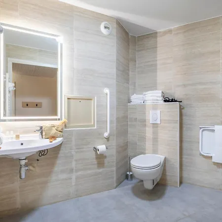 Pierre & Le Hameau De La Pinede Apart Otel