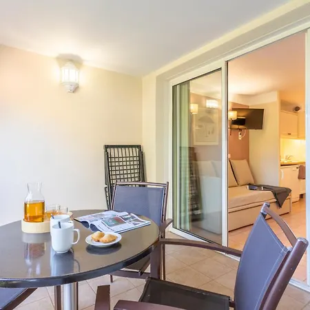 Lägenhetshotell Pierre & Le Hameau De La Pinede Hyères