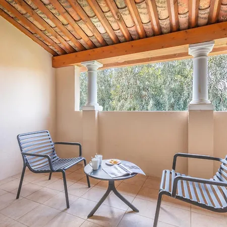 Pierre & Le Hameau De La Pinede Hyères