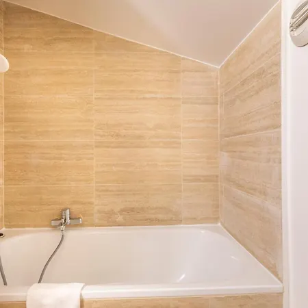 Apart Otel Pierre & Le Hameau De La Pinede
