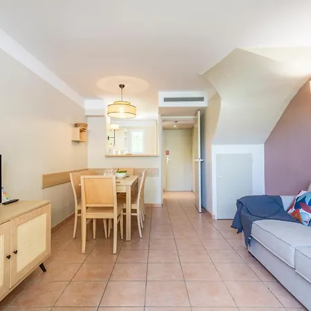 Pierre & Le Hameau De La Pinede Hyères