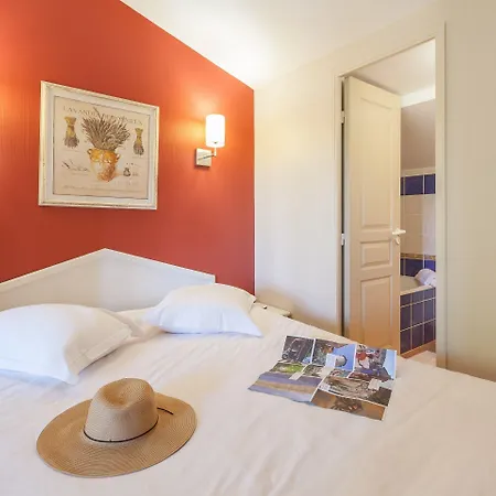 Pierre & Le Hameau De La Pinede