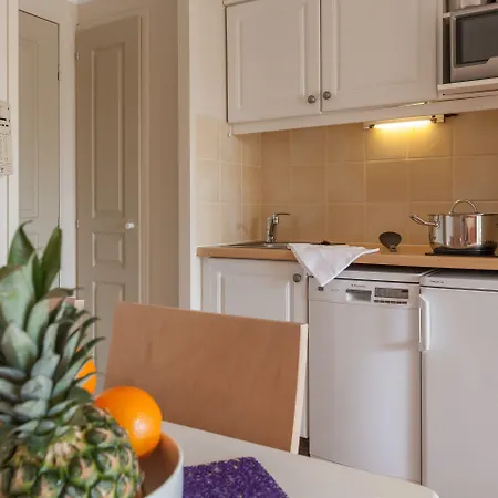 Pierre & Le Hameau De La Pinede Lägenhetshotell 3*