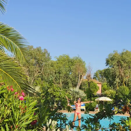 Lägenhetshotell Pierre & Le Hameau De La Pinede