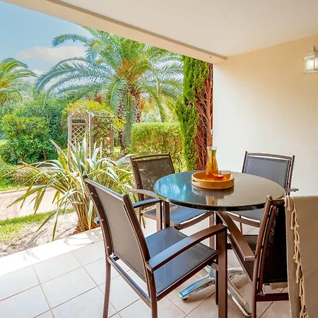 Pierre & Le Hameau De La Pinede Lägenhetshotell