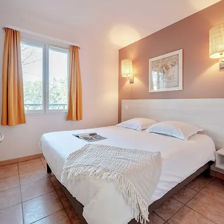 Lägenhetshotell Pierre & Le Hameau De La Pinede