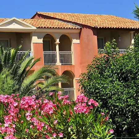 Pierre & Le Hameau De La Pinede Apart Otel Hyères