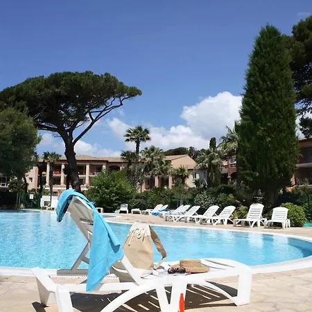 Apart Otel Pierre & Le Hameau De La Pinede 3*