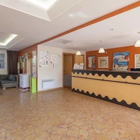 Pierre & Le Hameau De La Pinede Apart Otel Hyères