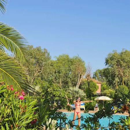 Pierre & Le Hameau De La Pinede Apart Otel 3*
