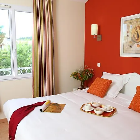Apart Otel Pierre & Le Hameau De La Pinede