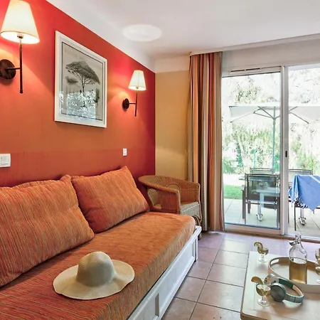 Pierre & Le Hameau De La Pinede Apart Otel Hyères