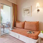 Pierre & Le Hameau De La Pinede Lejlighedshotel