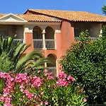 Pierre & Le Hameau De La Pinede