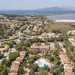 Pierre & Le Hameau De La Pinede Lejlighedshotel 3*