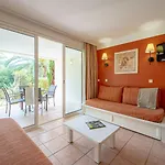 Pierre & Le Hameau De La Pinede Lejlighedshotel