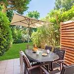 Pierre & Le Hameau De La Pinede 3*