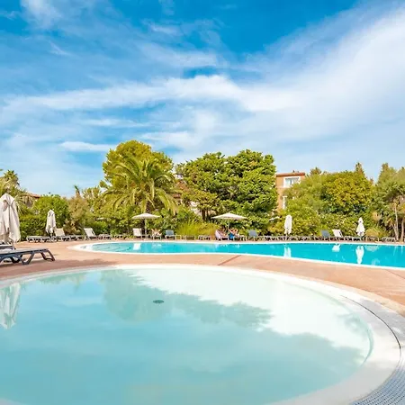 Apart-hotel Pierre & Le Hameau De La Pinede Hyères