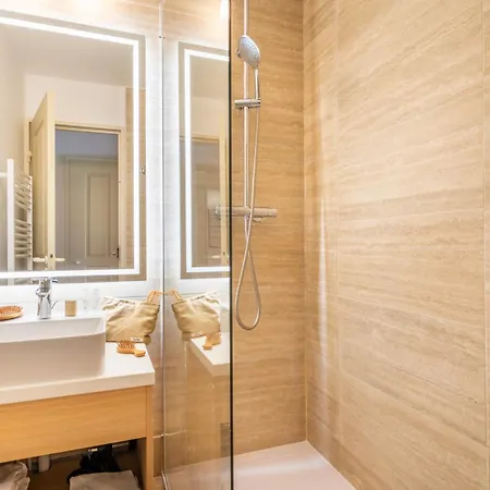 Pierre & Le Hameau De La Pinede Apartmanhotel