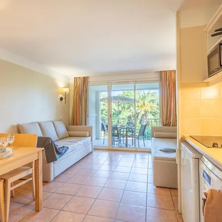 Aparthotel Pierre & Le Hameau De La Pinede Hyeres