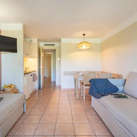 Pierre & Le Hameau De La Pinede 3*