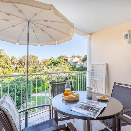 Pierre & Le Hameau De La Pinede شقة فندقية 3*