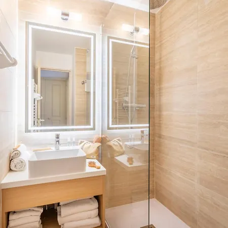 Pierre & Le Hameau De La Pinede Apartmanhotel Hyères
