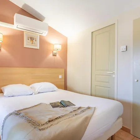 شقة فندقية Pierre & Le Hameau De La Pinede 3*