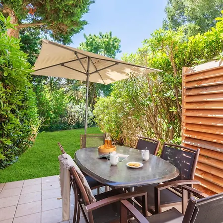 Pierre & Le Hameau De La Pinede Apartmanhotel