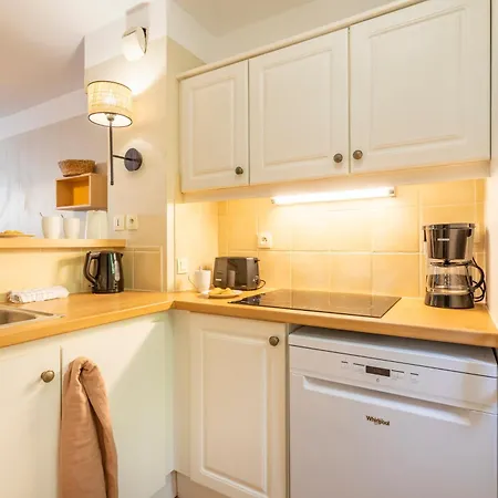 Aparthotel Pierre & Le Hameau De La Pinede 3*