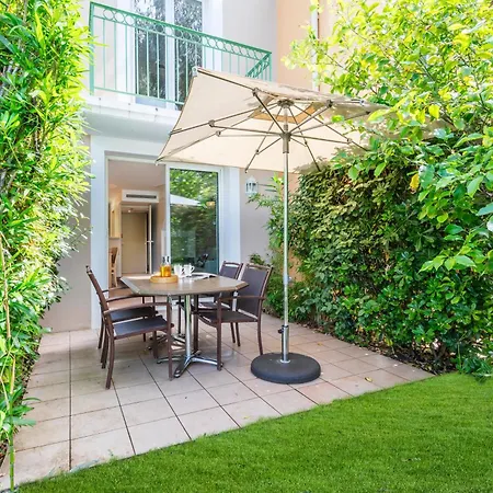 Pierre & Le Hameau De La Pinede Apart-hotel Hyères