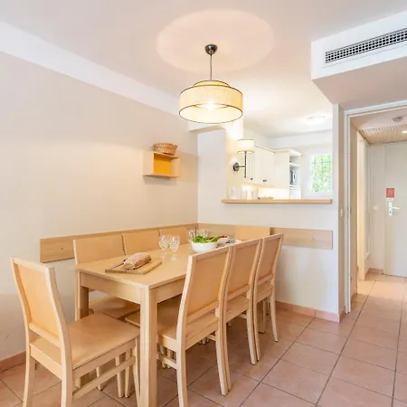 Pierre & Le Hameau De La Pinede