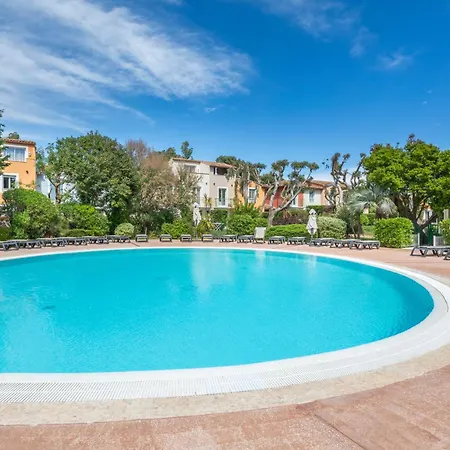 Apartmanhotel Pierre & Le Hameau De La Pinede