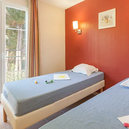 Aparthotel Pierre & Le Hameau De La Pinede 3*