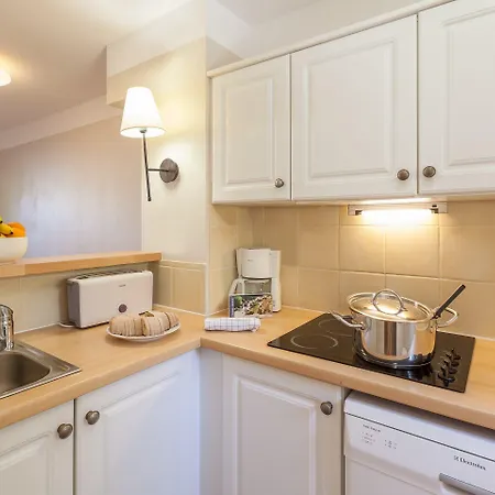 Pierre & Le Hameau De La Pinede 3*