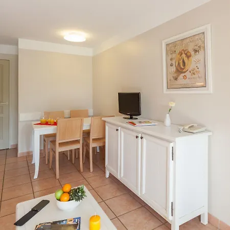 Pierre & Le Hameau De La Pinede