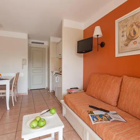 Pierre & Le Hameau De La Pinede Apart Otel