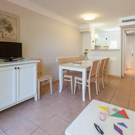 Pierre & Le Hameau De La Pinede 3*