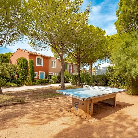 Aparthotel Pierre & Le Hameau De La Pinede 3*