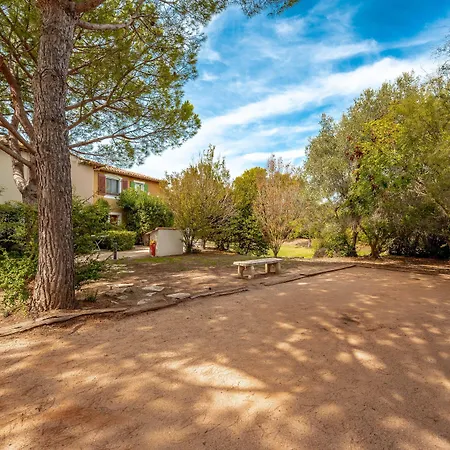 Pierre & Le Hameau De La Pinede شقة فندقية 3*