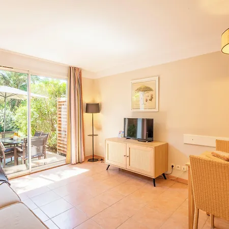 Pierre & Le Hameau De La Pinede