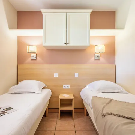 Pierre & Le Hameau De La Pinede Apartmanhotel Hyères