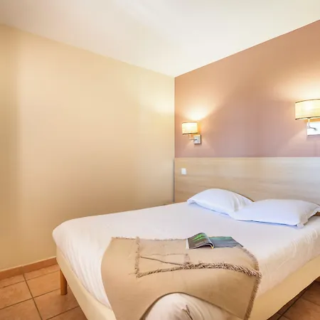 Pierre & Le Hameau De La Pinede Apartmanhotel