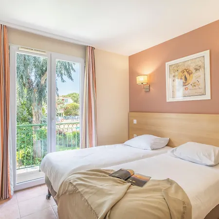 Pierre & Le Hameau De La Pinede Apartmanhotel